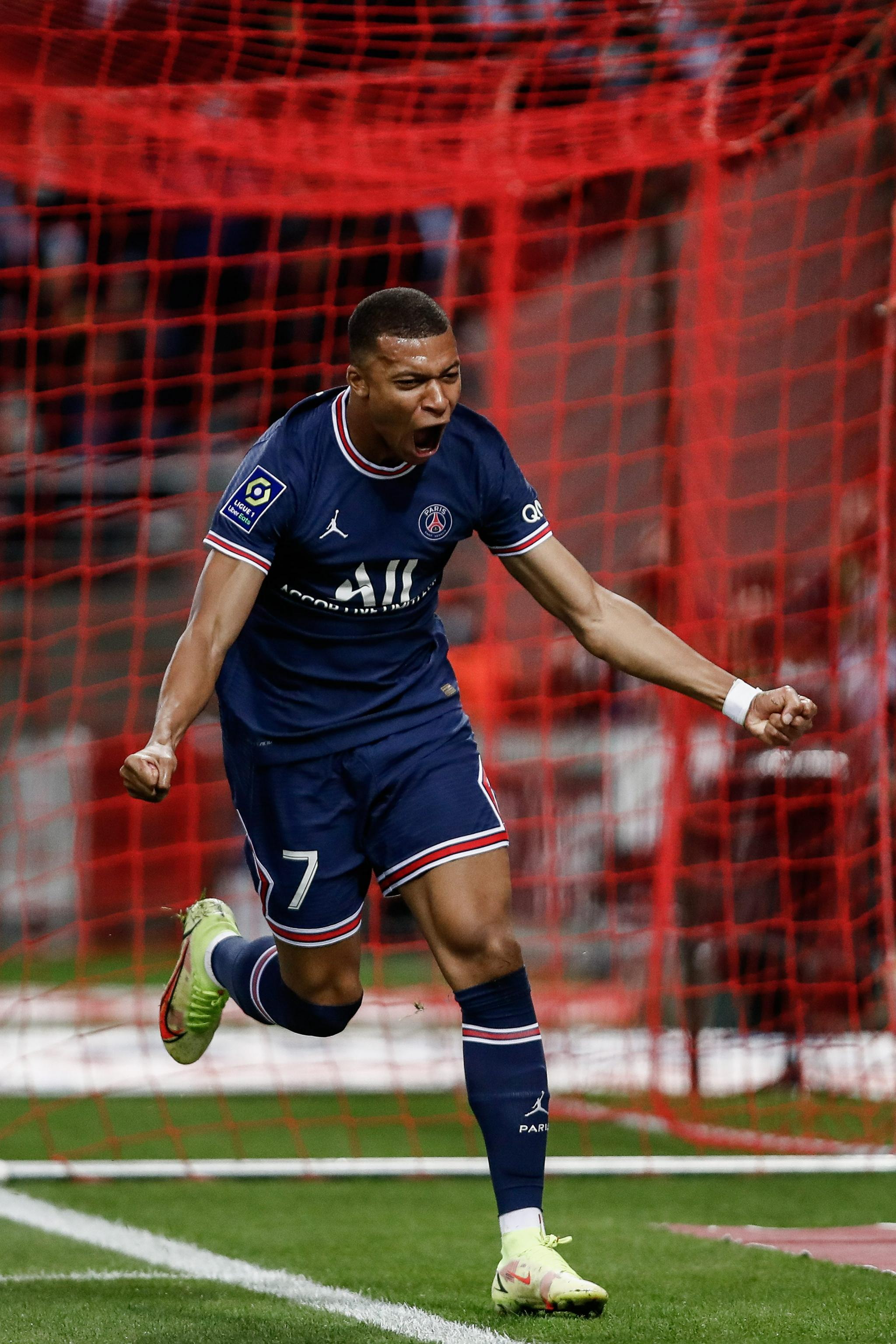 西甲前瞻：西班牙人表现惊艳但杯赛出局，巴列卡诺联赛三连平（西甲前瞻：西班牙人状态火热却杯赛止步，巴列卡诺联赛三战皆平）