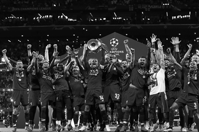 梅西：布斯克茨和阿尔巴能以这样的方式退役非常美好