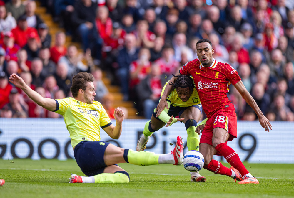 前曼联租借主管：U16教练对格林伍德很纵容，我曾对此发火（前曼联租借负责人称U16教练对格林伍德过于纵容：我曾为此发火）