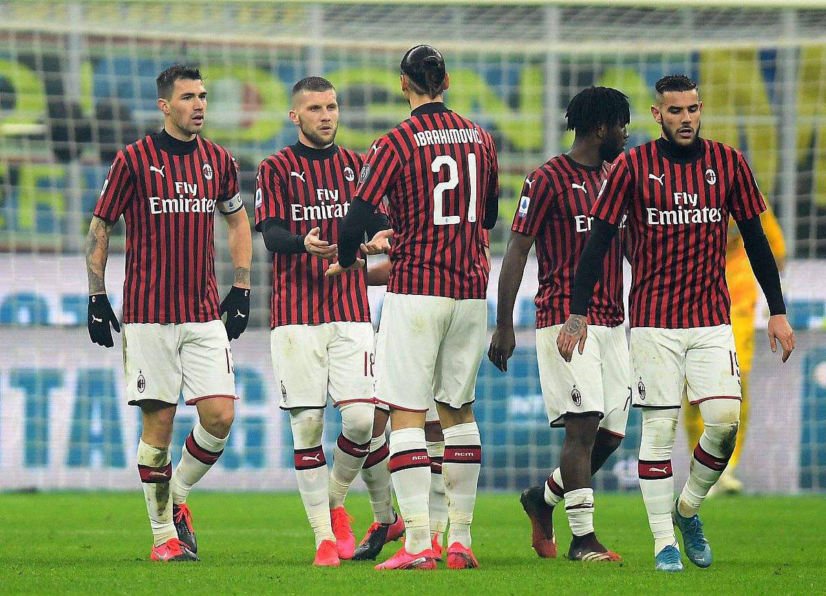 手腕骨折+肩部受伤，巴黎主席纳赛尔缠着绷带赴客场督战欧冠