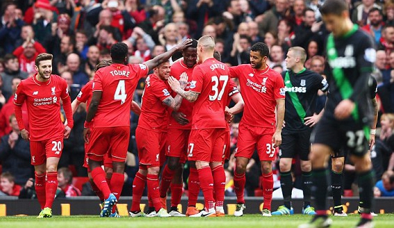 球员倒地后仍把球传出去，太拼