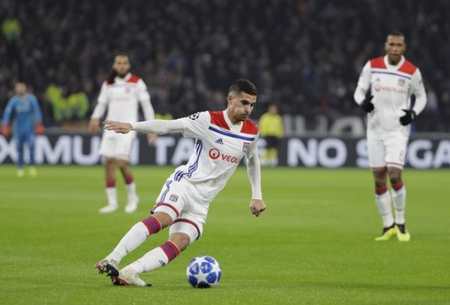 武磊：夺冠彰显海港底蕴，崇明一期球员会继续做好球队榜样（武磊：夺冠展现海港底色，崇明一期球员将继续为球队树立标杆）