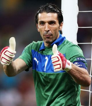 埃迪·豪：托纳利腿部伤势不太严重，今天将评估维萨能否出战