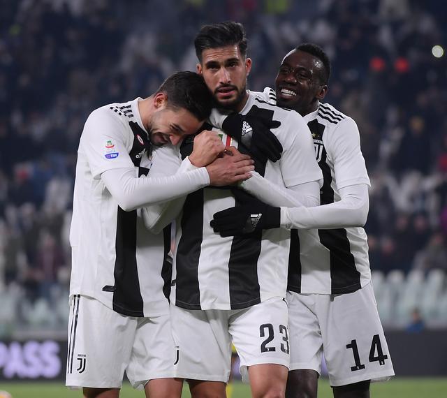 11球5助惊艳一赛季！王钰栋获2025年中超最佳青年球员（凭借11球5助的高光数据，王钰栋荣膺2025中超最佳青年球员）